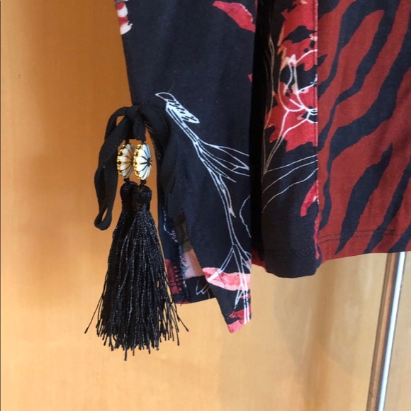 *NEW with tags*. John Mark mixed print elbow sleeve tassel trim top, size Small. - Picture 5 of 8